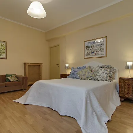 Apartman Live As The Romans Do