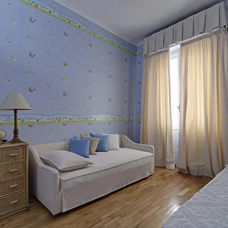 Apartman Live As The Romans Do *